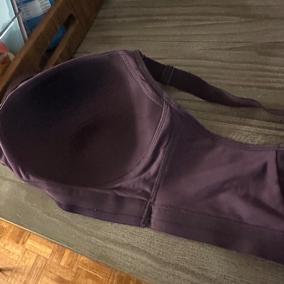 All in Motion Gently Used 40DD (Runs Small)  Full Support Sports Bra in Purple - Picture 7 of 8